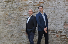 A gauche, Mihai Sava, PDG d'UbiMap accompagné de Victor Gillet, directeur technique de la start-up hébergée par 1Kubator. 