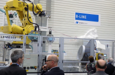 La ligne de fabrication B-Line d'ArianeGroup au Haillan (Gironde) est notamment équipée du plus puissant robot au monde, capable de manipuler des éléments de plus de deux tonnes.