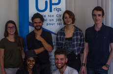 En haut à gauche, Anaïs Rolland et Pascal Fourtoy, cofondateurs de Uprigs accompagnés de leur équipe installée au centre-ville de Nantes. 