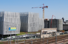 A Angers, le promoteur breton Giboire construit au total quatre immeubles totalisant 13000 m² de bureaux et commerces. Au total, on annonce 70 000 m² de bureaux à la livraison de ce programme baptisé Cours Saint-Laud.