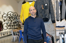 Rémi Clermont, cofondateur du Café du Cycliste en 2010 dans les Alpes-Maritimes. La marque, pionnière du secteur, séduit "tout ceux qui en avaient assez de se déguiser pour faire du vélo".