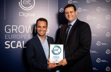 Soufiane Rouibia, à gauche, fondateur de Easybroadcast, accompagné de son directeur commercial, lors de la remise des prix de l'EIT Digital Challenge en décembre 2018. 