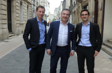 Autour de Philippe Cassoulat, directeur général de Talan, Rémi Pierre et Julien Weill, consultants à Bordeaux.