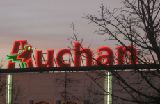Dans une situation difficile après un déficit record en 2018, Auchan Retail multiplie les mesures drastiques. 