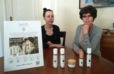 Eva et Patricia Garczynski entendent démocratiser l'utilisation des cosmétiques naturels et véganes en France en s'appuyant sur la vente à domicile. 