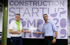 Rolland Melet et Jorge Luis Acosta, deux des quatre associés de 360 SmartConnect, lors de la remise des prix du concours de start-up organisé par Cemex, à Monterrey au Mexique. 