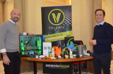 A gauche, Stéphane Malausséna, ici avec le responsable commercial de l'entreprise Cédric Cecconi, a co-fondé Volumic 3D en 2014 à Nice où sont fabriquées et commercialisées des imprimantes 3D toujours plus performantes.