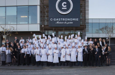 L'équipe de la société de traiteur C-Gastronomie, basé à Chaponost dans le Rhône