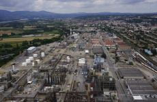 Seqens investit entre 5 et 10 millions d'euros pour augmenter son volume de production d'alcool isopropylique de 70 % d'ici 2021 sur son site de Roussillon en Isère.