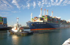 Porte-conteneur CMA CGM au port du Havre
