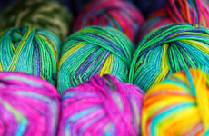 pelotes de laine colorée