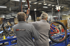 2 200 vélos sont fabriqués chaque jour dans l'usine de la Manufacture Française du Cycle. 