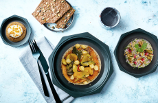 Erisay a lancé, en partenariat avec l’association Le Cercle, des plateaux repas haut de gamme 100 % réutilisables.