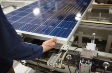 L’aide de l’Ademe finance l’industrialisation de nouveaux produits ayant un impact positif sur l’environnement, comme des panneaux solaires.