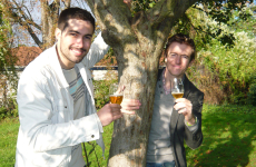 Pierre-Henri Agnès et Alexandre Riteau ont fondé la société France Cidre Export "Cidre Chouette" dans la Manche en 2014.