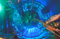La France, l'Allemagne et le Royaume-Uni se sont engagées à investir 1 milliard d'euros dans les dix prochaines années pour moderniser l'Institut Laue-Langevin et son réacteur neutronique.