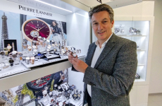 Pierre Burgun dirige la marque Pierre Lannier, qui vend 400 000 montres par an, commercialisées dans 1 600 points de vente en France et dans 60 pays.