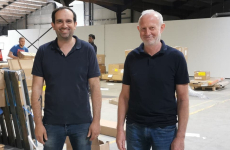 Alexandre Simoes (à gauche) et Laurent Vandelannoitte ont créé SVS en 2014. La PME vient d’emménager dans un entrepôt de 10 000 m² pour étendre ses activités.