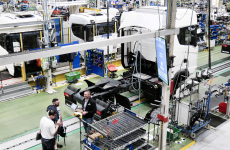 Implantée depuis 1992 à Angers, l’usine Scania vient de livrer son 300 000e véhicule (en l’occurrence aux Transports Comaldis). Et atteint une production de plus de 110 camions par jour. Un record pour le site angevin.