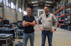 Franck Fily (à gauche) et Sylvain Turpin, les deux associés à la tête de l’entreprise Audiolite, croulent sous les demandes après deux années perturbées par la crise sanitaire.