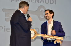 Pierre Ippolito a symboliquement reçu les clés de l’UPE 06 des mains de Philippe Renaudi.
