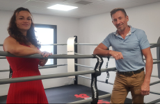 Veneta Georgieva, responsable des ventes et Jean-René Savary, dirigeant de SportCom, spécialisé dans les sports de combat et arts martiaux.