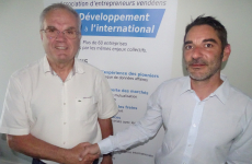 Yves Brochard passe le relais à Jean-Philippe Catusse (à droite) à la présidence du réseau Vendée International.