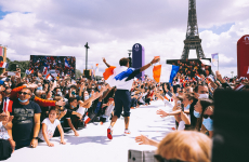 Cérémonie de passation entre les JO de Tokyo et de Paris, au Trocadéro, en août 2021.