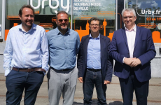 De gauche à droite : Jonathan Fermine et Arnaud Vandermessen, fondateurs de Stocknord, Bertrand Leroy, directeur d’Urby Lille, et Frédéric Delaval, président du Réseau Urby.