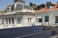 Sun and Go a installé 54 panneaux photovoltaïques sur le toit de la Chambre de Commerce et d’Industrie Nice Côte d’Azur, dont le bâtiment est classé.
