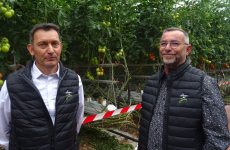 Yannick Lechat et Jean-René Briand sont deux des trois maraichers nantais associés dans le projet des Serres de la Salamandre, à Noyant-Villages.
