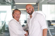Jaguar Network, dirigé par Denis Planat (à gauche) vient de racheter l’entreprise carvinoise Connexy.