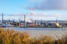 Les entreprises de Port-Jérôme, dont la raffinerie de Port-Jérôme-Gravenchon au pied de la Seine, font partie de l'assocaition d'entreprise Industries Caux Seine qui entend contribuer à la décarbonation des entreprises du port.