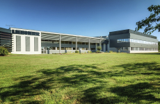 Liebherr-Aerospace Toulouse investit plus de 20 millions d'euros dans la construction d'un bâtiment de 10 000 m2 sur son site de Campsas (Tarn-et-Garonne).