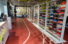 Spécialiste de la chaussure pour la course à pied, i-Run projette l’ouverture de plusieurs magasins en France et en Europe.