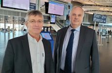 Jérôme Latrasse, directeur général adjoint, et Alain Battisti, président de la compagnie aérienne normande Chalair, étaient à Brest pour présenter la ligne Brest-Orly.