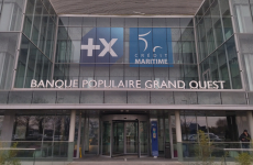 La Banque Populaire Grand Ouest, dont le siège est à Saint-Grégoire près de Rennes, couvre 12 départements.