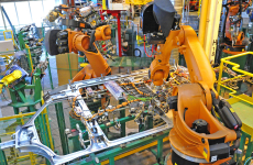 Pour répondre aux exigences de la production du nouveau Master, l’atelier "tôlerie" de la Sovab va être équipé de 200 robots supplémentaires.