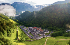 Le monastère de la Grande Chartreuse, près de Grenoble, abrite les moines détenteurs de la recette de la célèbre liqueur verte ou jaune