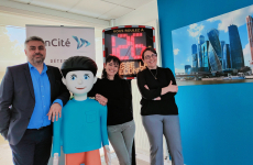 Michaël Gandrieau, Lauriane Chassigneux et Emmanuelle Landru, de l'entreprise Élan Cité qui fabrique notamment des radars pédagogiques et des figurines de signalisation, et qui les exporte dans 50 pays.