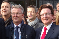 Louis Le Duff (PDG de Le Duff, à droite) au côté d’Hervé Kermarrec (Medef Bretagne), lors des 35 ans de l’usine Bridor de Montréal.