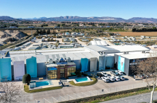 Piscines Ibiza dispose de deux usines dans les Pyrénées-Orientales et dans l'Indre.