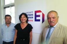 De gauche à droite : Antonio Marques da Costa, Marielle Deniau, vice-présidents, et Bruno Lucas, président du Medef 53.