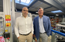 Aurélien Humbert, DG, et Eric Mériau, président de Looten Industries, dans l’entrepôt au siège de Grande-Synthe près de Dunkerque.