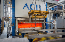 Aries Industries fabrique dans son usine de Nantes des pièces en titane et des machines spéciales pour le secteur aéronautique.