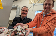 Benjamin Barberot, patron d’Europlastiques, et Arnaud Delobelle, associé et gérant de New Loop, veulent faire des déchets plastiques une matière première.