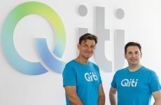 Christophe Bremard (à gauche), le CEO de Qiti, et son associé et CTO, Guillaume Dion.