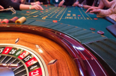 Près de 200 communes accueillent un casino en France.