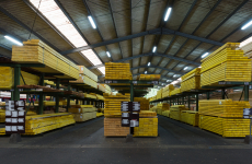 Stock de bois de VM Matériaux en Vendée. La branche négoce d’Herige comprend 79 points de vente dans l’Ouest de la France.