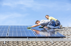 BME veut mettre des panneaux solaires sur 20 % des parkings et toitures des entreprises volontaires en Gironde.